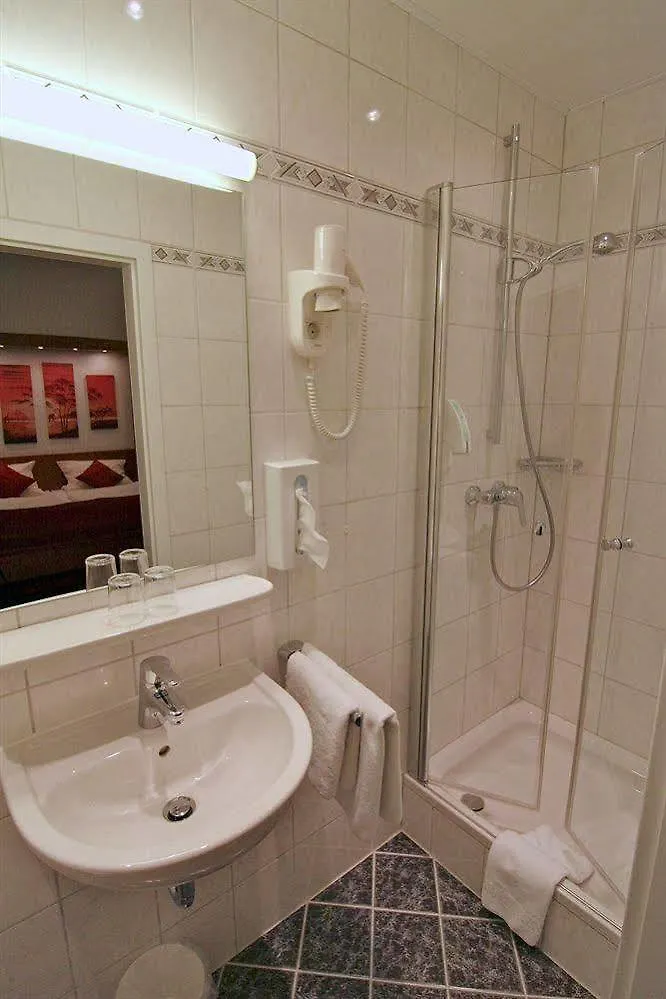 Hotel West an der Bockenheimer Warte Frankfurt am Main 3*,